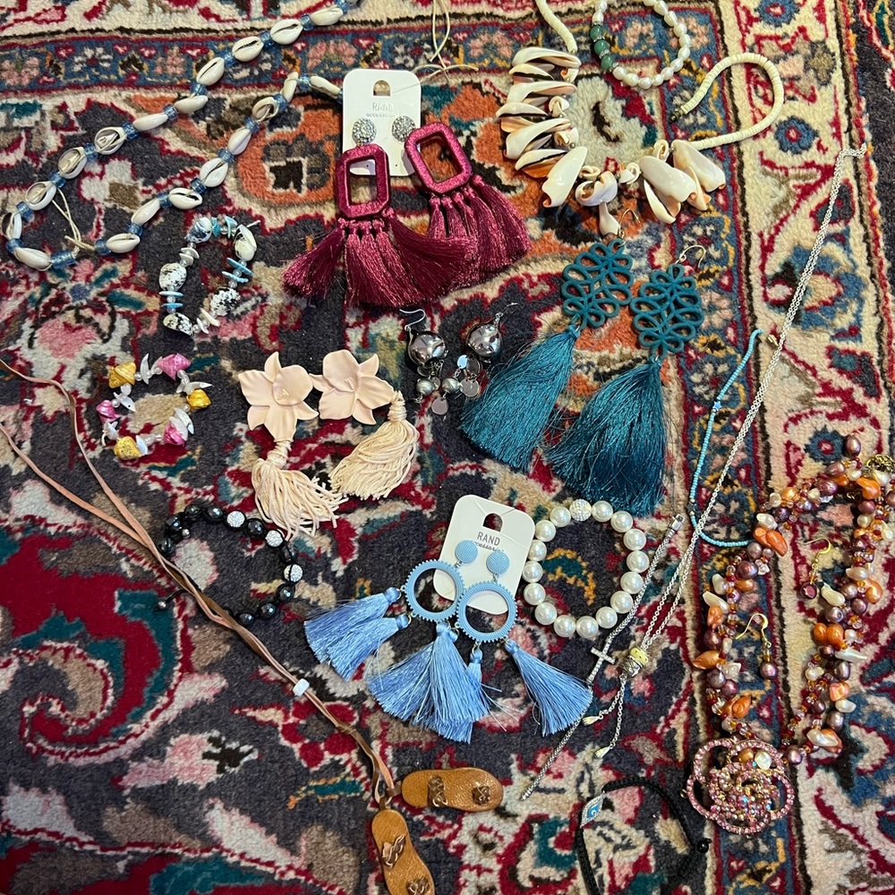 A bundle of fashion jewellery, some are custom, some are new never used!